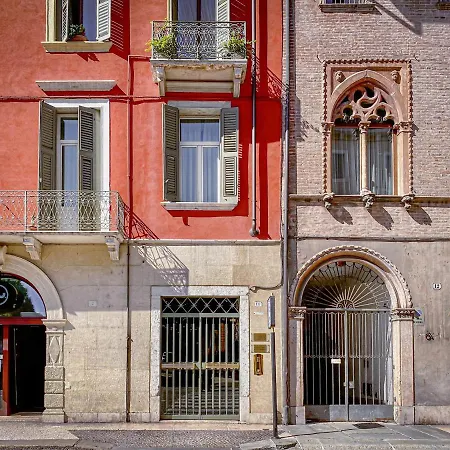 ゲストハウス Tra Piazza Erbe E Piazza Bra Raffinata Maison *