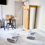 Tra Piazza Erbe E Piazza Bra Raffinata Maison 게스트하우스 *
